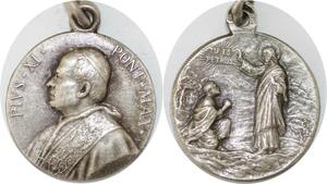 Q6605 Medal Vatican Papal States St Peter & Pie XI Tu es Petrus Silvered
